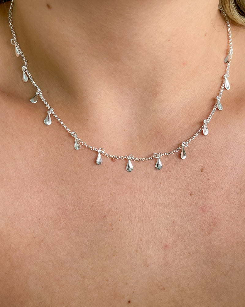 Colar Gotinhas Penduradas - Semijoia Banhado a Prata