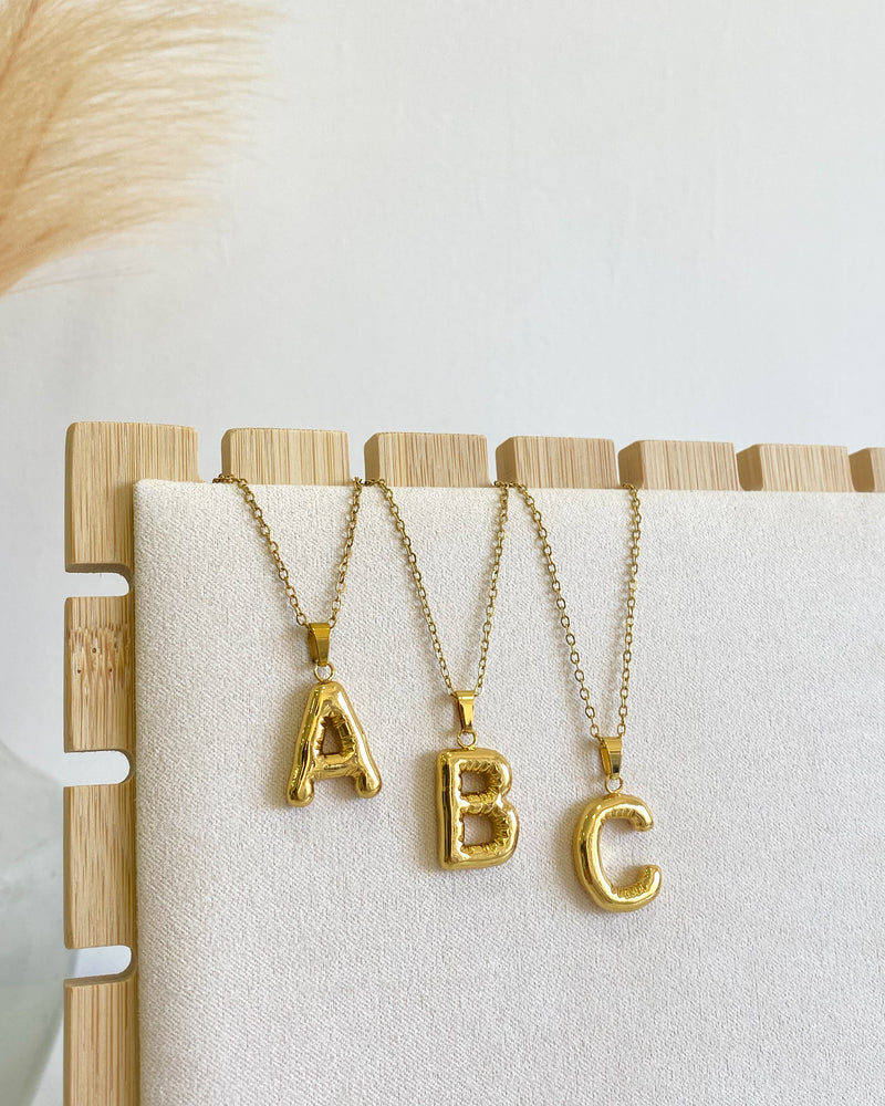 Colar Pingente Letra Balão - Semijoia em Aço Inox Ouro 18k