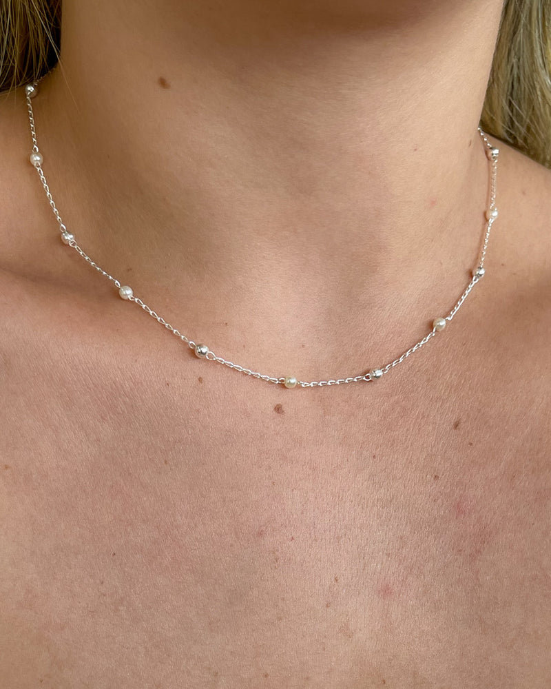 Colar Perolas e Bolinhas - Semijoia Banhado a Prata