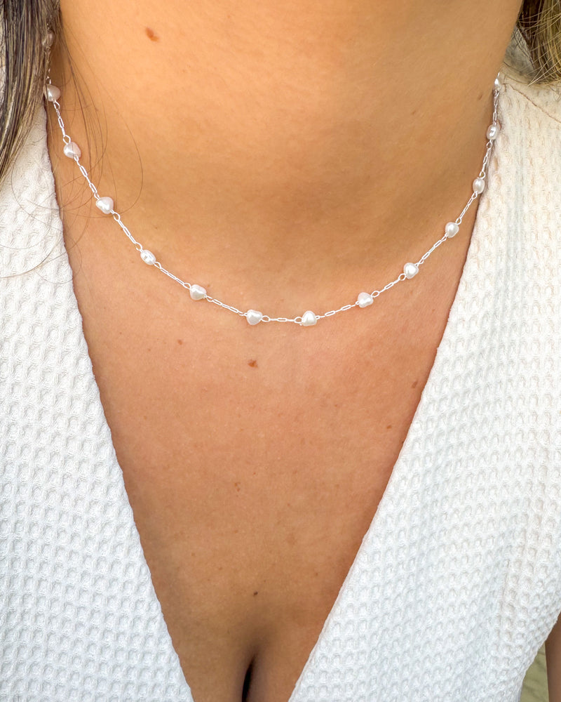 Colar Pérolas formato Coração - Semijoia Banhado a Prata