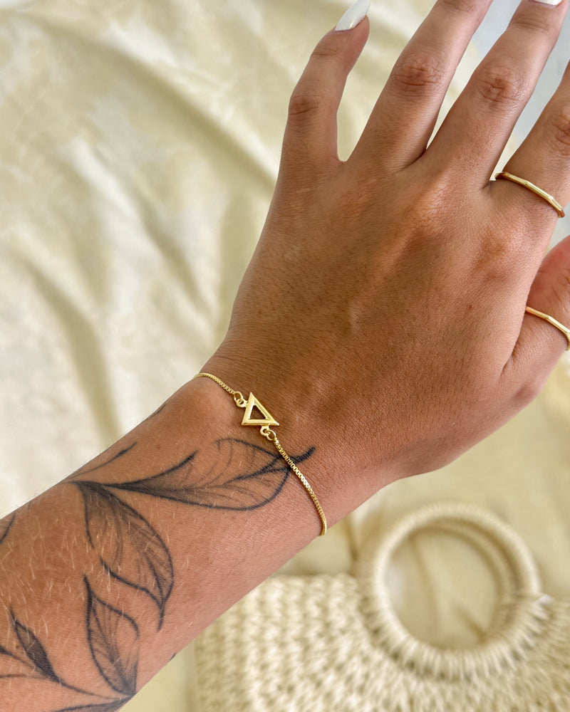 Pulseira Regulável Triângulo - Semijoia Banhado em Ouro 18k