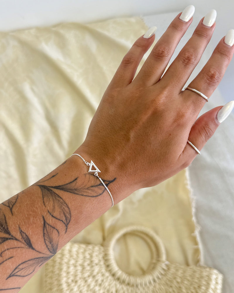 Pulseira Regulável Triângulo - Semijoia Banhado a Prata