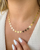 Colar Chapinha Triângulos - Semijoia Banhado em Ouro 18k