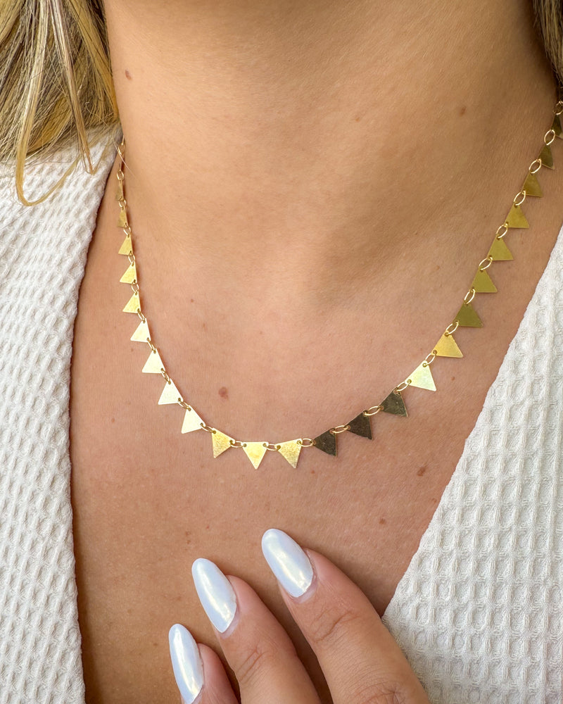 Colar Chapinha Triângulos - Semijoia Banhado em Ouro 18k