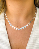 Colar Chapinha Triângulos - Semijoia Banhado a Prata