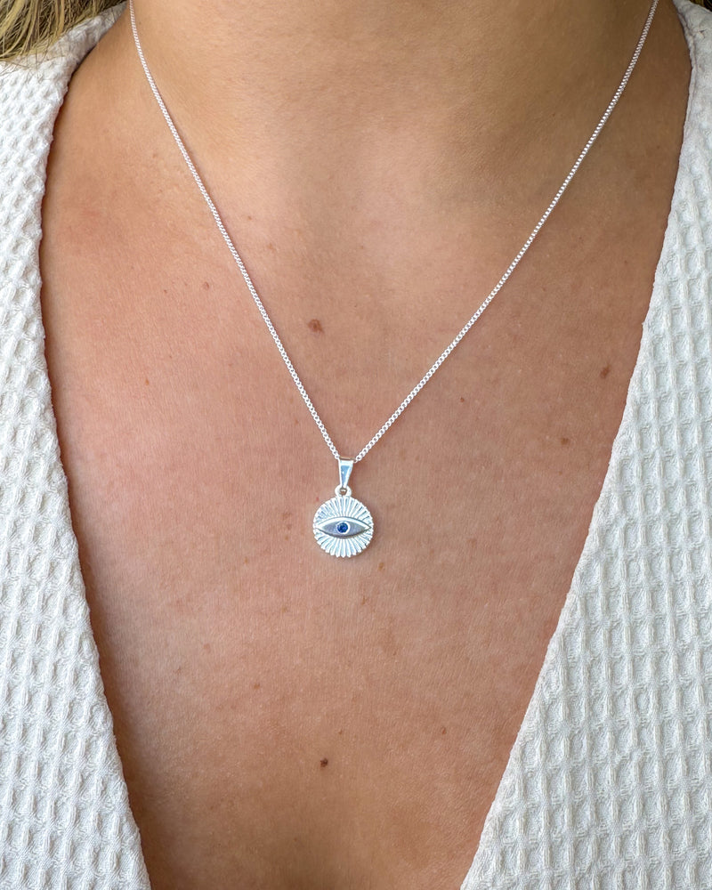 Colar Pingente Medalha Olho Grego - Semijoia Banhado a Prata