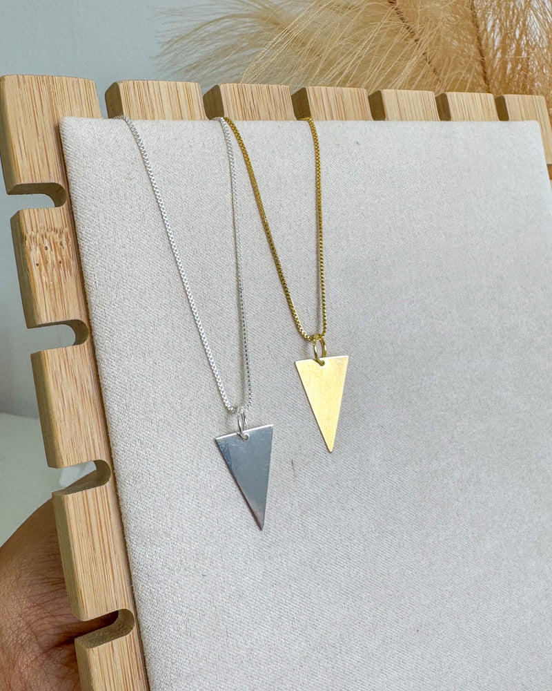 Colar Pingente Triângulo - Semijoia Banhado em Ouro 18k