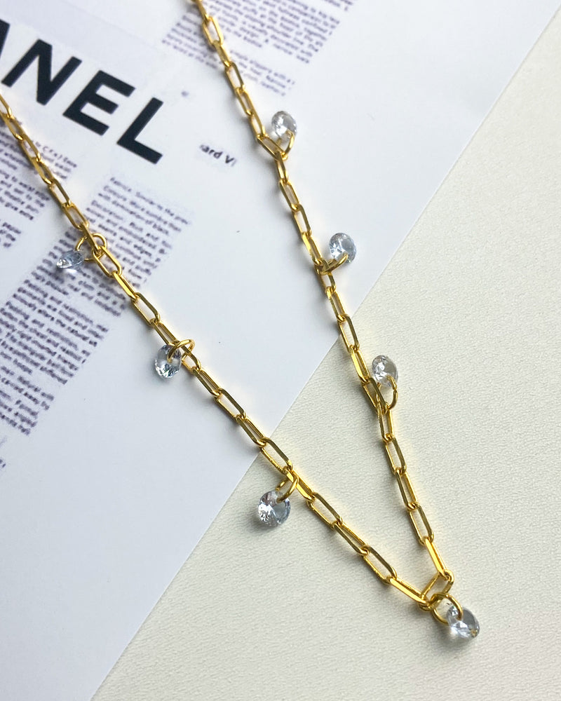 Colar de Elos com Gotas Penduradas - Dourado - Áurea Acessórios