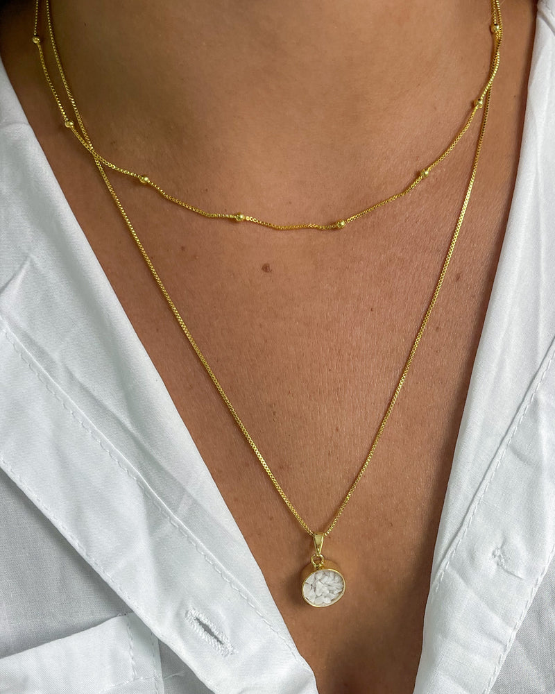 Colar Fio Duplo Bolinhas + Cápsula Sal Dourado - Áurea Acessórios