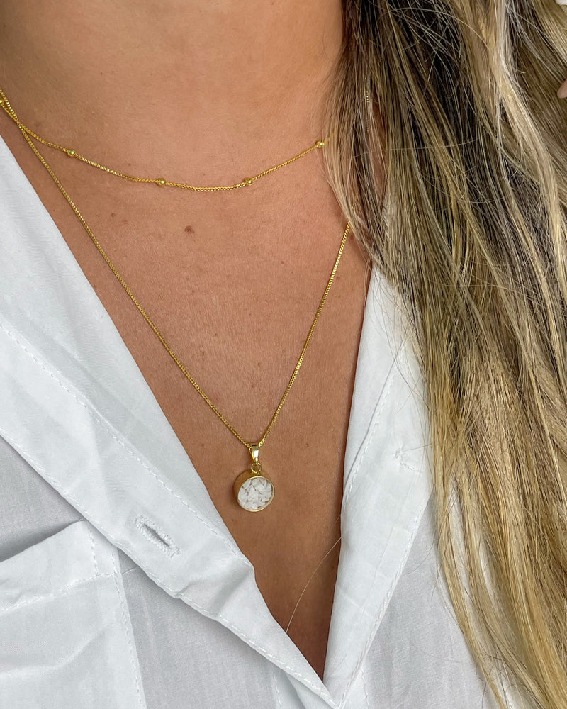 Colar Fio Duplo Bolinhas + Cápsula Sal Dourado - Áurea Acessórios