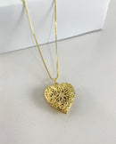 Colar Relicário Coração Vazado + Foto Personalizada - Semijoia Banhado em Ouro 18k