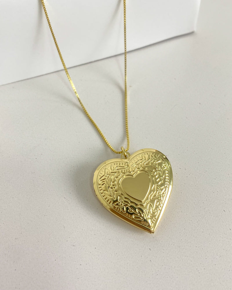Colar Relicário Coração Detalhado + Foto Personalizada - Dourado - Áurea Acessórios