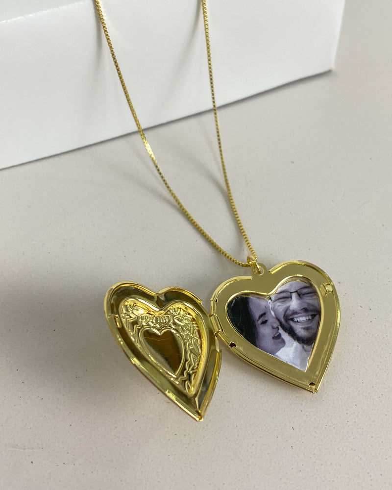 Colar Relicário Coração Detalhado + Foto Personalizada - Dourado - Áurea Acessórios