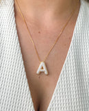 Colar Pingente Letra Cravejada - Semijoia Folheada a Ouro 18k