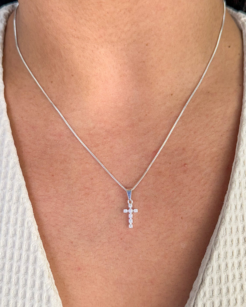 Colar Pingente Cruz Cravejada - Semijoia Banhado a Prata