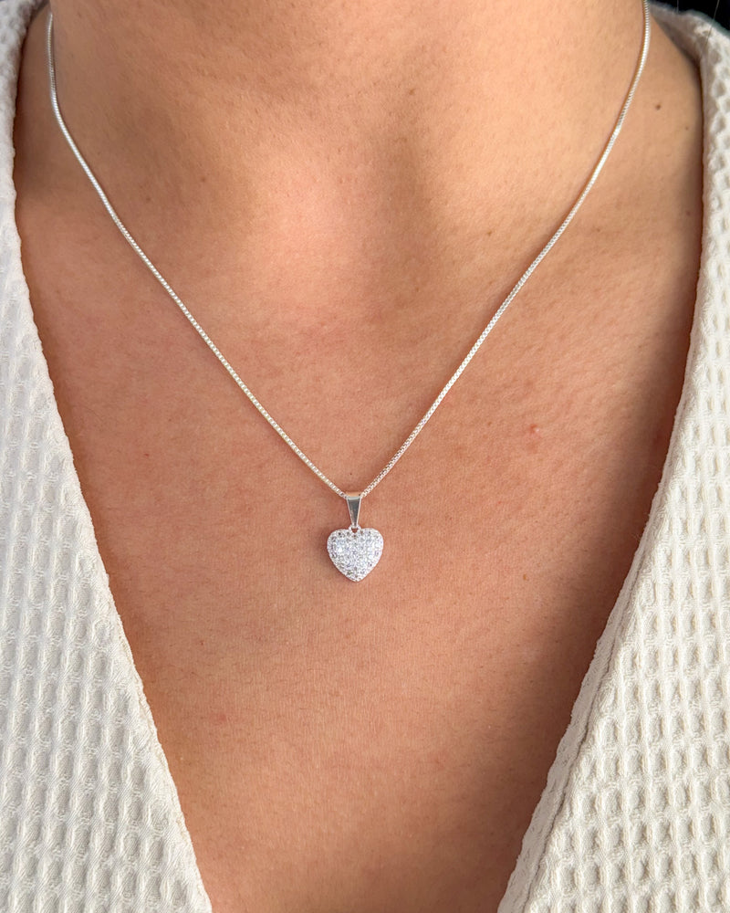 Colar Pingente Coração Cravejado - Semijoia Banhado a Prata