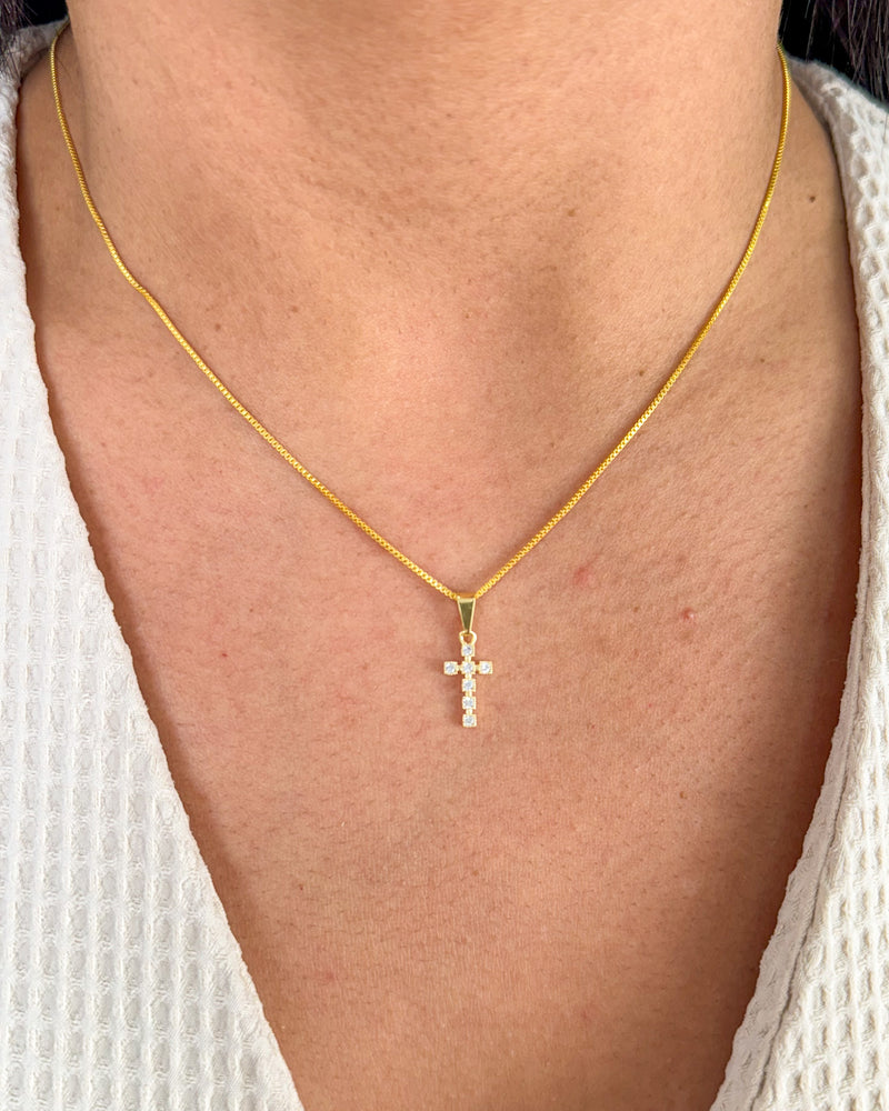 Colar Pingente Cruz Cravejada - Semijoia Banhado em Ouro 18k