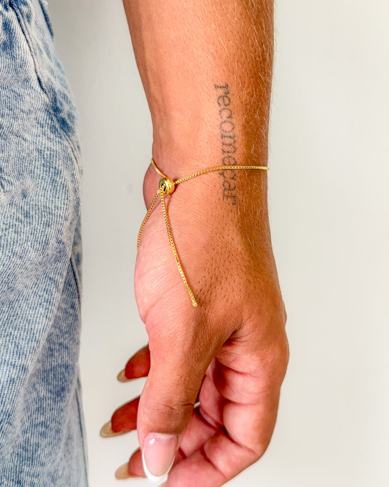 Pulseira Regulável Patinha - Semijoia Banhado em Ouro 18k