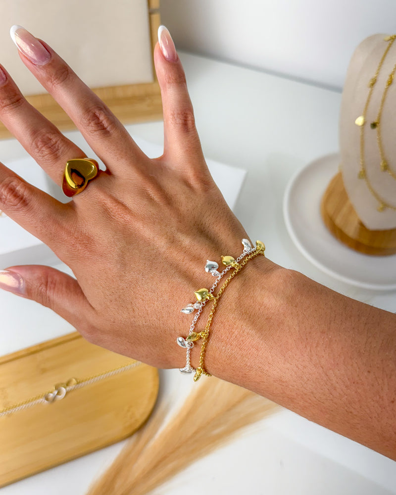 Pulseira Corações Pendurados - Semijoia Banhada a Ouro 18k