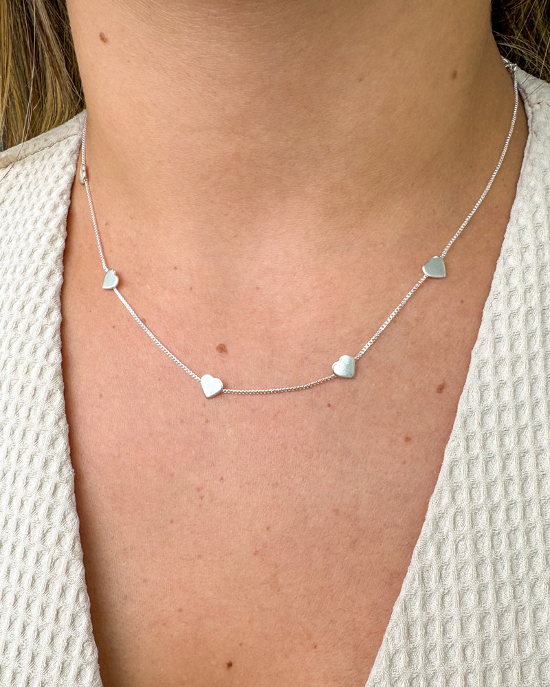 Colar Corações Fixos - Semijoia Banhado a Prata