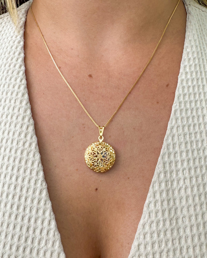 Colar Relicário Redondo + Foto Personalizada - Semijoia Banhado em Ouro 18k