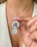 Colar Relicário Redondo + Foto Personalizada - Semijoia Banhado a Prata