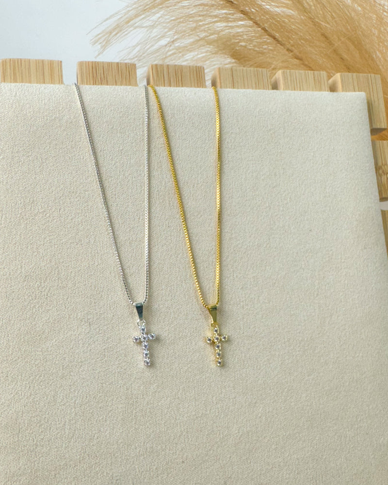 Colar Pingente Cruz Cravejada - Semijoia Banhado em Ouro 18k