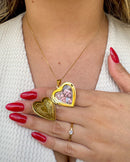 Colar Relicário Coração Detalhado + Foto Personalizada - Semijoia Banhado a Ouro