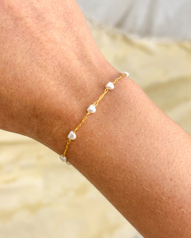 Pulseira Pérolas Formato Coração - Semijoia Folheada a Ouro 18k