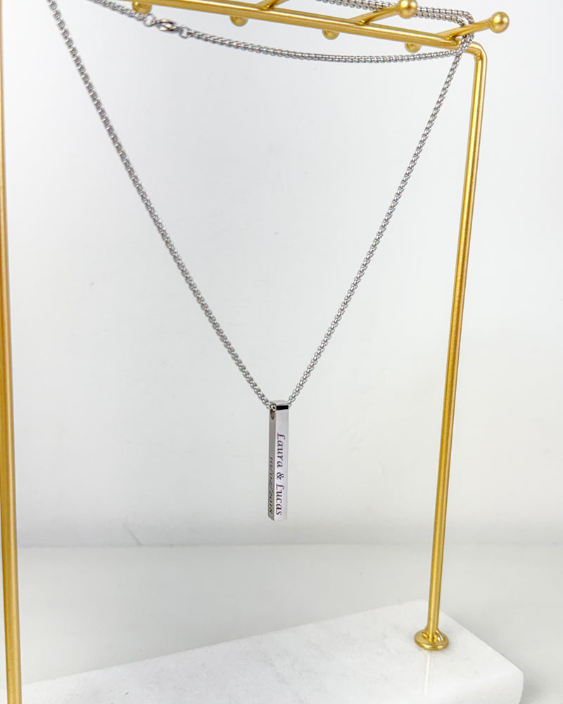 Colar Barra Aço + 2 Nomes ou Frase Personalizada 3D - Semijoia Banhado a Prata