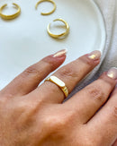 Anel Regulável Meio Canelado - Semijoia Banhado em Ouro 18k