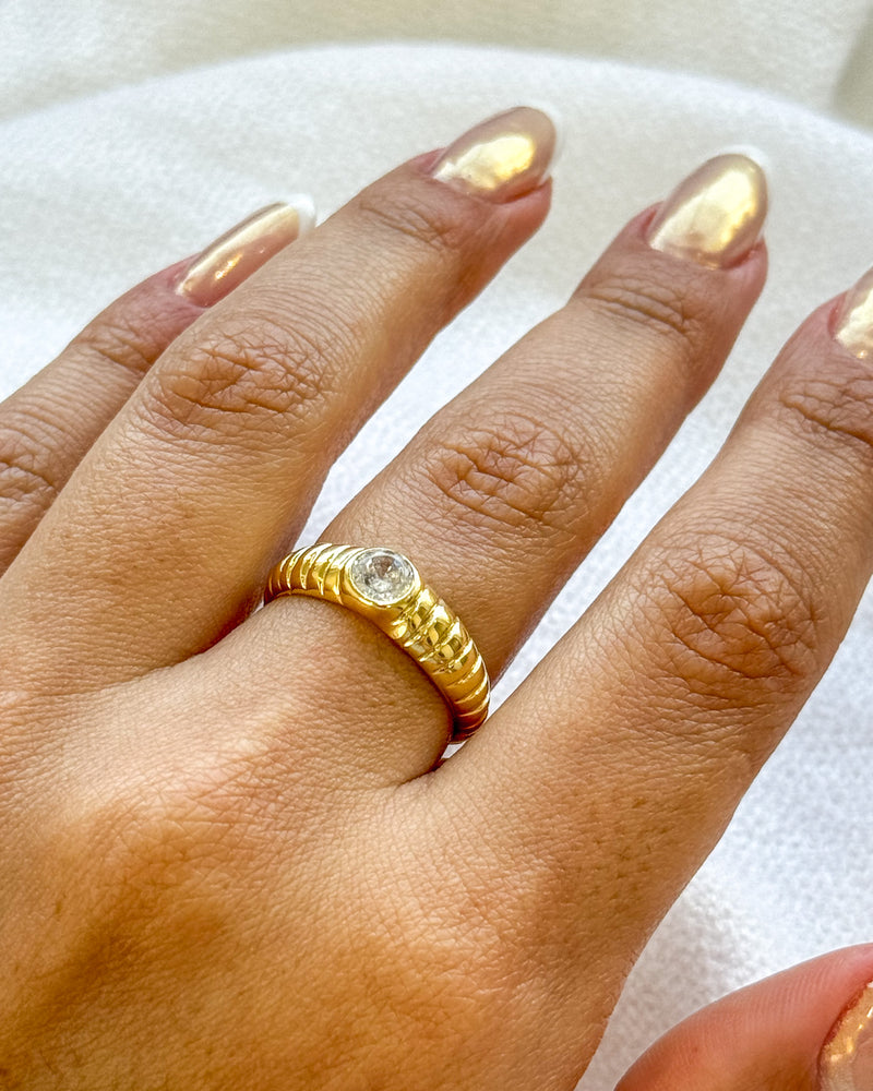 Anel Regulável Canelado com Zircônia - Semijoia Banhado em Ouro 18k