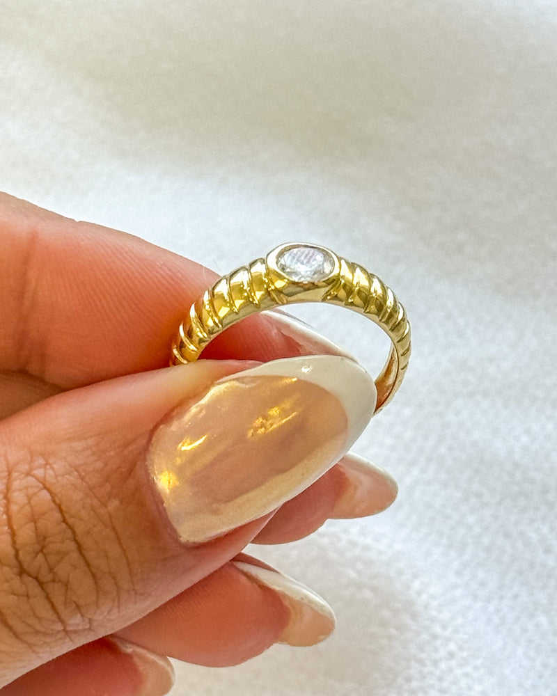 Anel Regulável Canelado com Zircônia - Semijoia Banhado em Ouro 18k