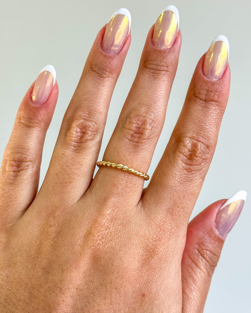 Anel Regulável Entrelace - Semijoia Banhado em Ouro 18k