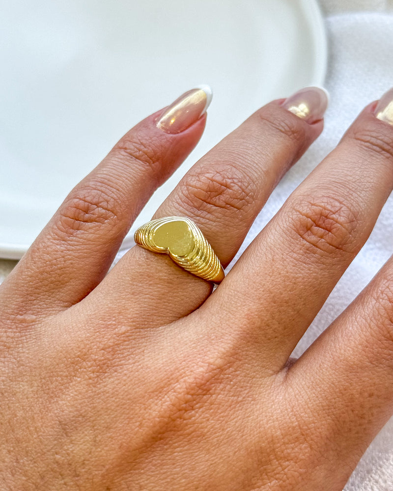 Anel Regulável Canelado Coração - Semijoia Banhado em Ouro 18k