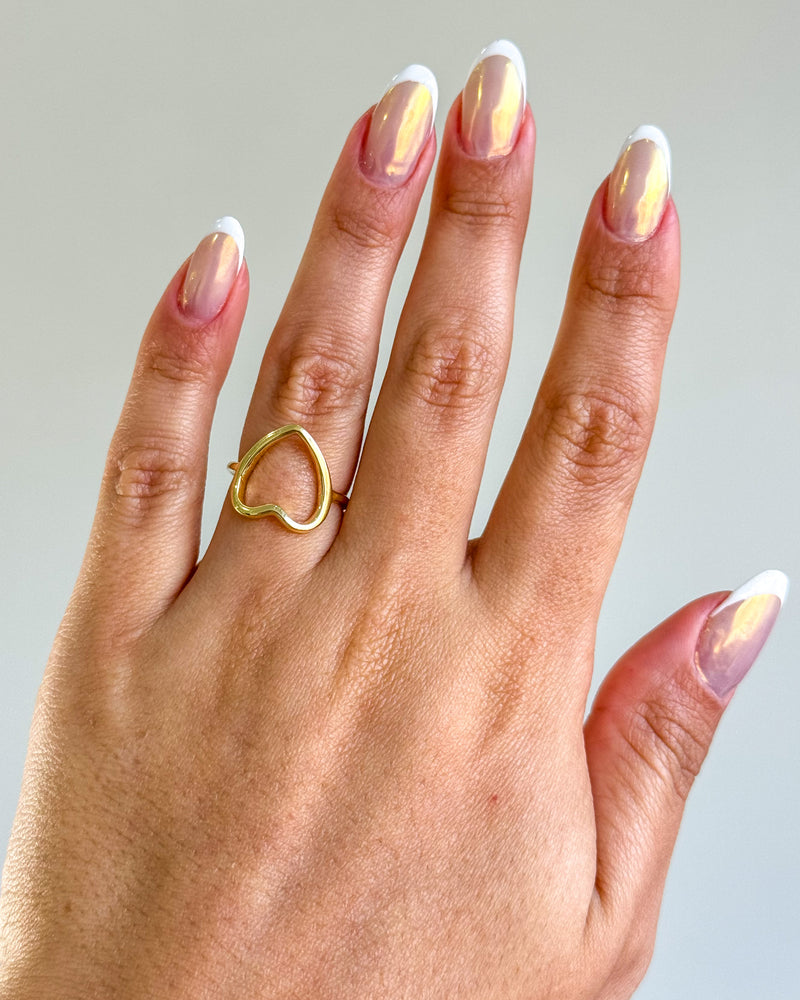 Anel Regulável Coração Vazado - Semijoia Banhado em Ouro 18k