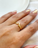 Anel Regulável V - Semijoia Banhado em Ouro 18k