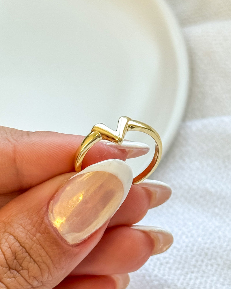 Anel Regulável V - Semijoia Banhado em Ouro 18k