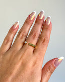 Anel Regulável Quadrado com Pedrinha - Semijoia Banhado em Ouro 18k