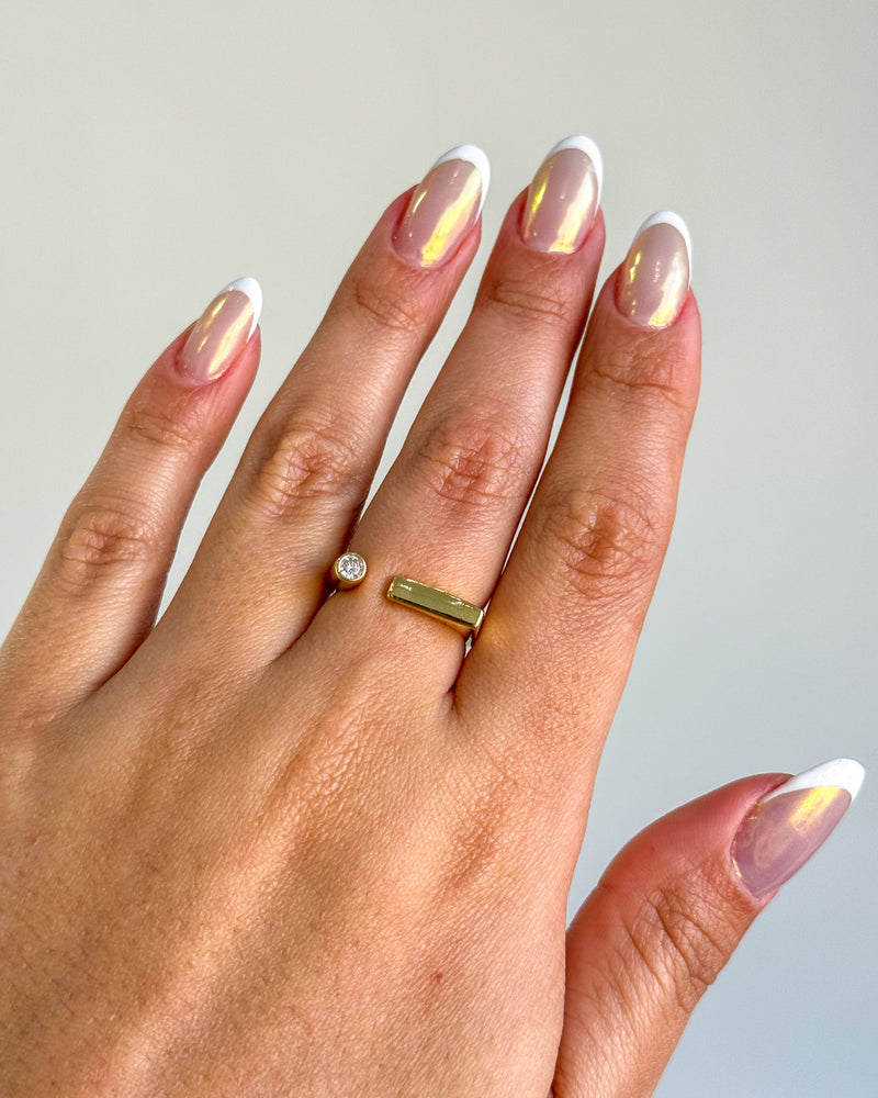 Anel Regulável Quadrado com Pedrinha - Semijoia Banhado em Ouro 18k