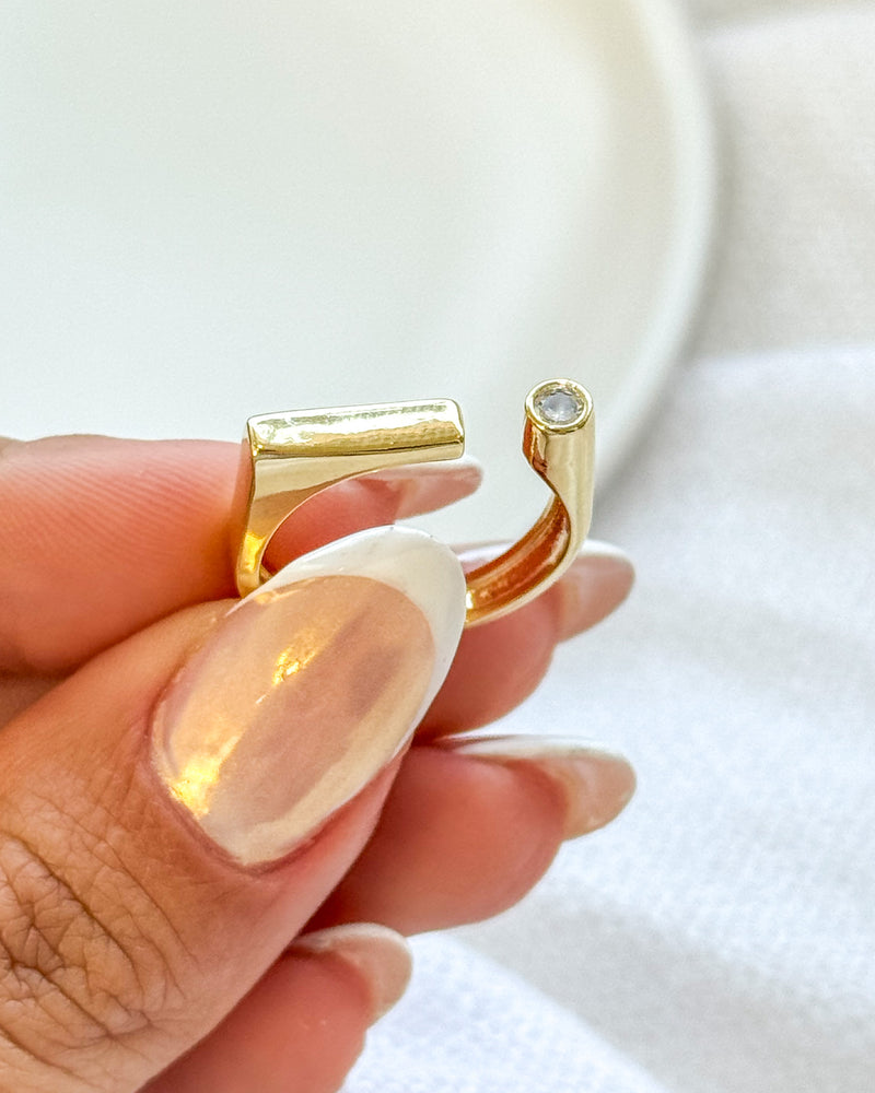 Anel Regulável Quadrado com Pedrinha - Semijoia Banhado em Ouro 18k