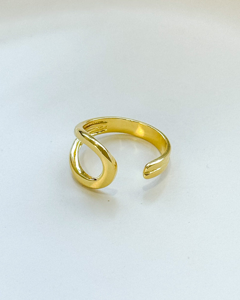 Anel Regulável Oval Vazado - Semijoia Banhado em Ouro 18k