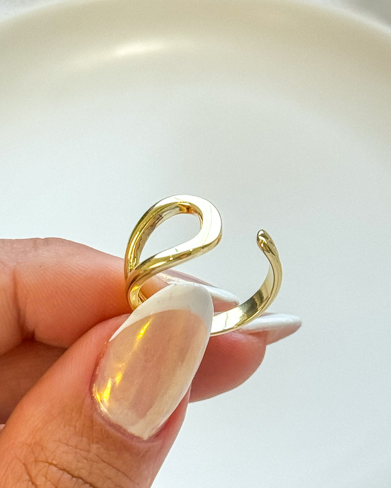 Anel Regulável Oval Vazado - Semijoia Banhado em Ouro 18k