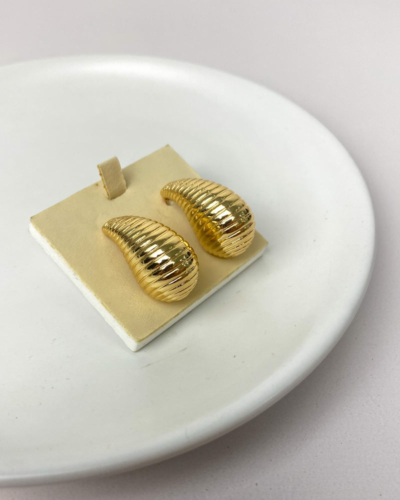 Brinco Gota Riscada M - Dourado - Áurea Acessórios