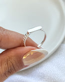 Anel Regulável Meio Canelado - Semijoia Banhado a Prata