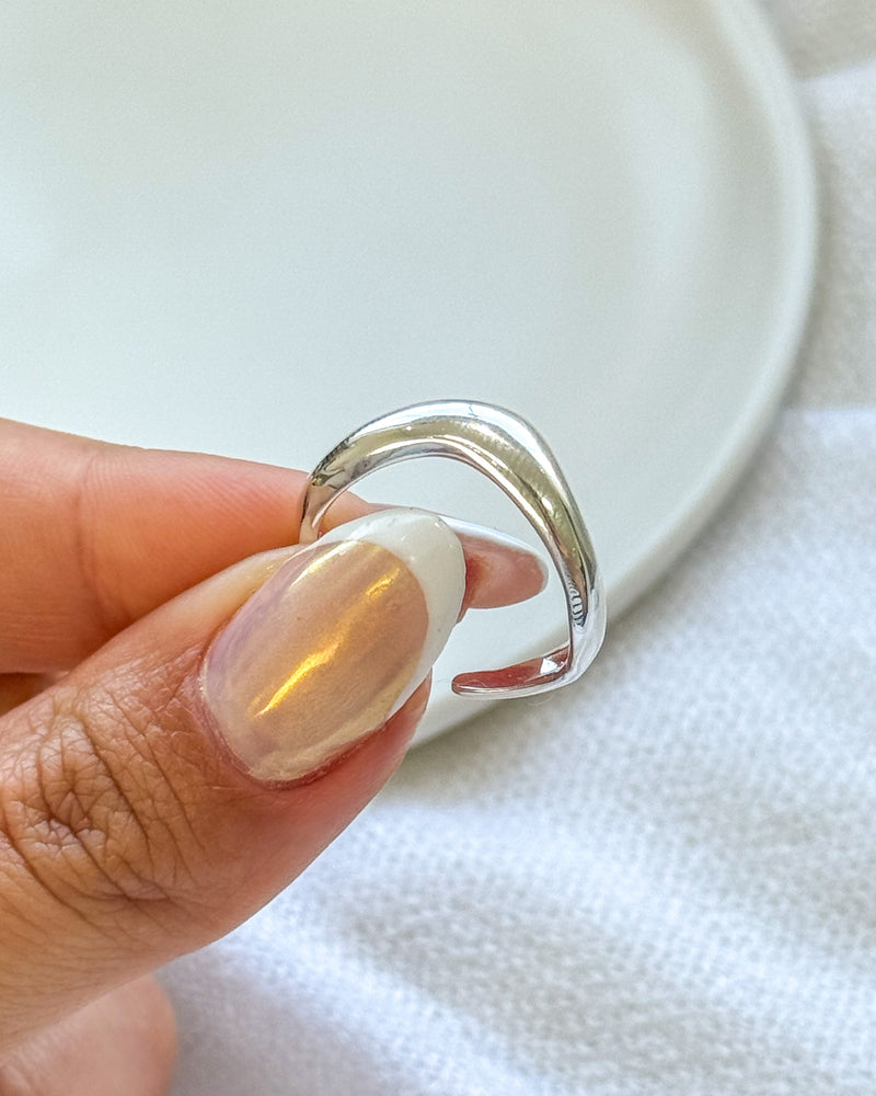 Anel Regulável Ondulado - Semijoia Banhado a Prata