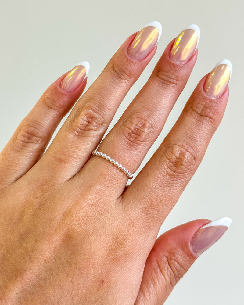 Anel Regulável Mini Bolinhas - Semijoia Banhado a Prata