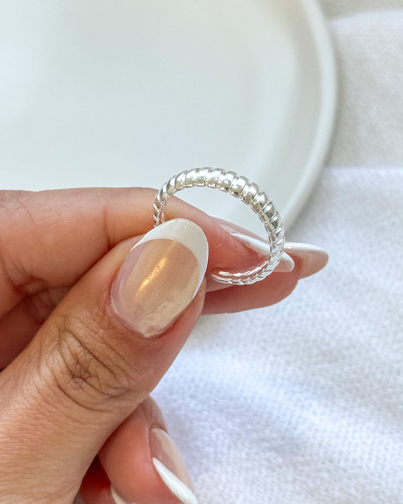 Anel Regulável Canelado - Semijoia Banhado a Prata