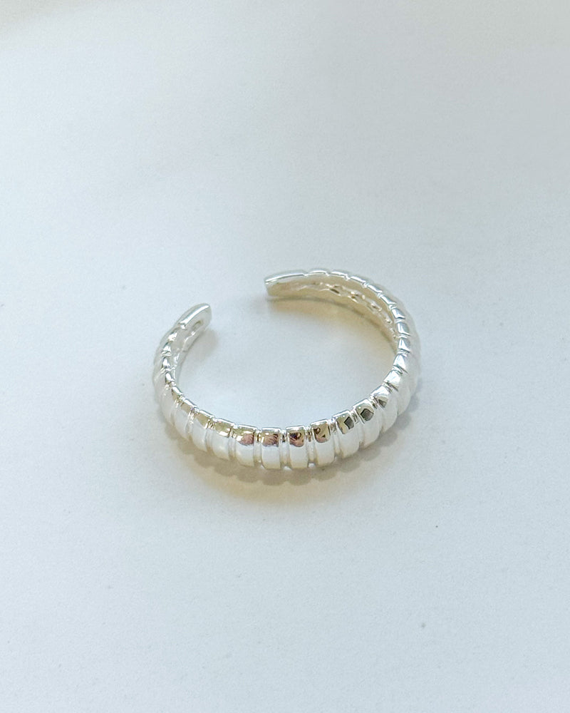 Anel Regulável Canelado - Semijoia Banhado a Prata