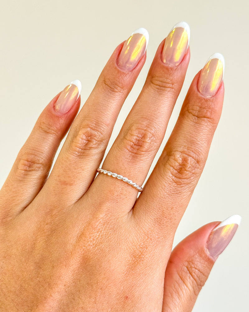 Anel Regulável Entrelace - Semijoia Banhado a Prata